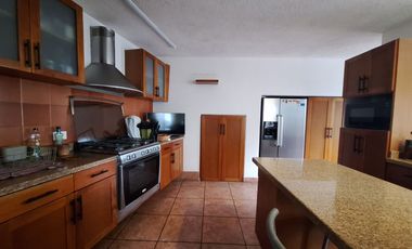 Hermosa casa en venta. Zavaleta
