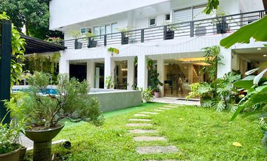 Paradise Found: Modern Tropical Marvel in Merville Park, Parañaque –  3-Storey Oasis with Pool, Garden, and Attic Retreat!