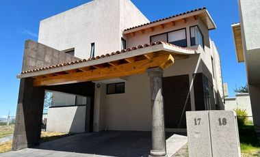 RENTA DE CASA EN FRACCIONAMIENTO BALVANERA GOLF POLO & COUNTRY CLUB  QUERÉTARO