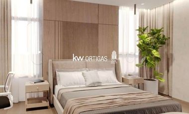 Pre-Selling in New Manila Townhouse