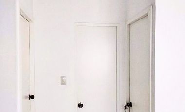 HOUSE FOR SALE IN BACOLOD CITY: Lovely white house in the heart of the city, ideal for professionals, young couples or retirees