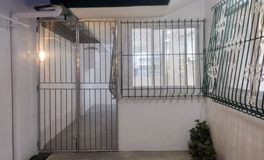 HOUSE FOR SALE IN BACOLOD CITY: Lovely white house in the heart of the city, ideal for professionals, young couples or retirees