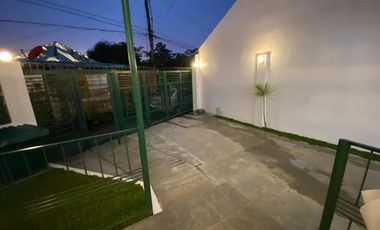HOUSE FOR SALE IN BACOLOD CITY: Lovely white house in the heart of the city, ideal for professionals, young couples or retirees