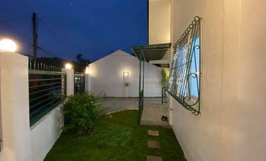 HOUSE FOR SALE IN BACOLOD CITY: Lovely white house in the heart of the city, ideal for professionals, young couples or retirees