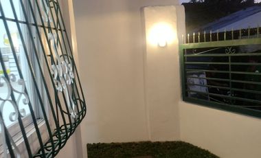 HOUSE FOR SALE IN BACOLOD CITY: Lovely white house in the heart of the city, ideal for professionals, young couples or retirees