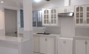 HOUSE FOR SALE IN BACOLOD CITY: Lovely white house in the heart of the city, ideal for professionals, young couples or retirees