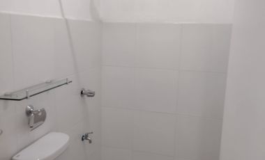 HOUSE FOR SALE IN BACOLOD CITY: Lovely white house in the heart of the city, ideal for professionals, young couples or retirees