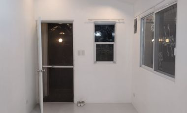HOUSE FOR SALE IN BACOLOD CITY: Lovely white house in the heart of the city, ideal for professionals, young couples or retirees