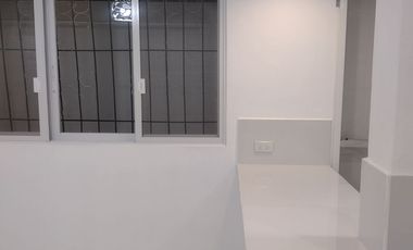 HOUSE FOR SALE IN BACOLOD CITY: Lovely white house in the heart of the city, ideal for professionals, young couples or retirees