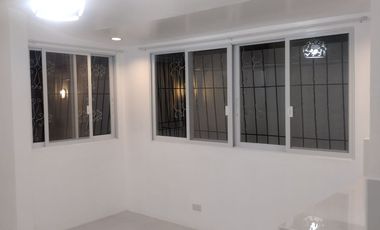 HOUSE FOR SALE IN BACOLOD CITY: Lovely white house in the heart of the city, ideal for professionals, young couples or retirees