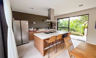 Rush Sale: Beach House and Lot in Anvaya Cove Bataan