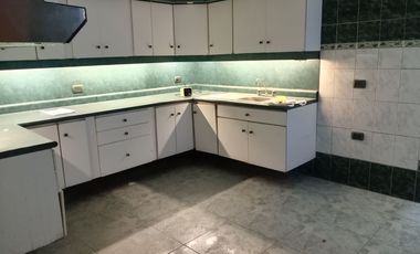 VENTA DE CASA, 226 M2, 4 DORMITORIOS, JARDIN, 2 PISOS + AZOTEA, 3 BAÑOS