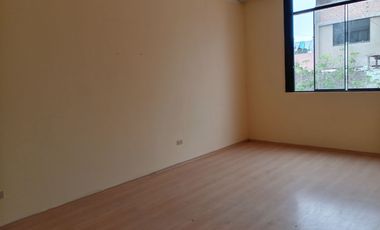 VENTA DE CASA, 226 M2, 4 DORMITORIOS, JARDIN, 2 PISOS + AZOTEA, 3 BAÑOS