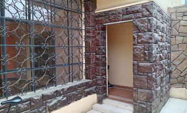 VENTA DE CASA, 226 M2, 4 DORMITORIOS, JARDIN, 2 PISOS + AZOTEA, 3 BAÑOS