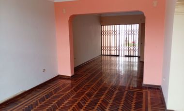 VENTA DE CASA, 226 M2, 4 DORMITORIOS, JARDIN, 2 PISOS + AZOTEA, 3 BAÑOS