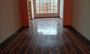 VENTA DE CASA, 226 M2, 4 DORMITORIOS, JARDIN, 2 PISOS + AZOTEA, 3 BAÑOS