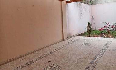 VENTA DE CASA, 226 M2, 4 DORMITORIOS, JARDIN, 2 PISOS + AZOTEA, 3 BAÑOS