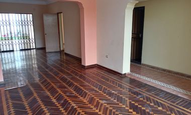 VENTA DE CASA, 226 M2, 4 DORMITORIOS, JARDIN, 2 PISOS + AZOTEA, 3 BAÑOS