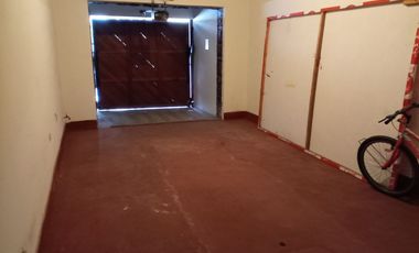 VENTA DE CASA, 226 M2, 4 DORMITORIOS, JARDIN, 2 PISOS + AZOTEA, 3 BAÑOS