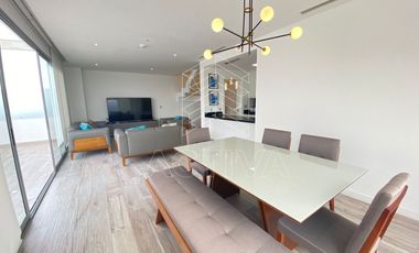 Departamento esquinero con balcón en Venta, edificio Santana Lofts