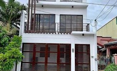 6BR House for Rent at Quezon City