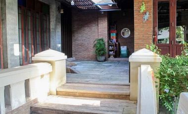 Explore this captivating Lanna-style Thai house for sale in the center of Chiang Rai.