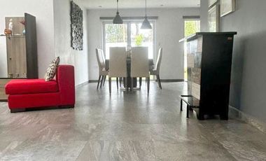 Flamante villa en venta Urb. Privada Challuabamba, sector Supermaxi.