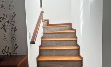 Flamante villa en venta Urb. Privada Challuabamba, sector Supermaxi.