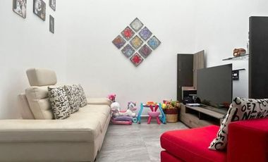 Flamante villa en venta Urb. Privada Challuabamba, sector Supermaxi.