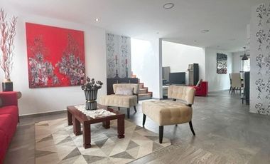 Flamante villa en venta Urb. Privada Challuabamba, sector Supermaxi.