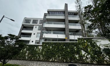 HERMOSO DEPARTAMENTO DE VENTA EN EDIFICIO KIRO CUMBAYÁ! VISTA!