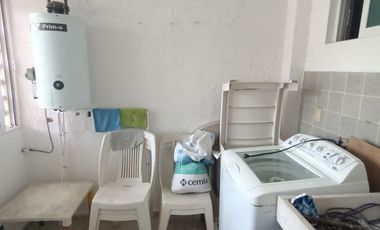 Departamento amueblado en planta baja de 3 recámaras en Col. Villa Rica. A una cuadra de Vía Muerta