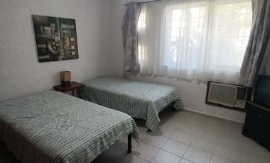 Departamento amueblado en planta baja de 3 recámaras en Col. Villa Rica. A una cuadra de Vía Muerta