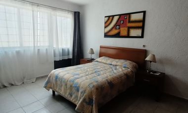 Departamento amueblado en planta baja de 3 recámaras en Col. Villa Rica. A una cuadra de Vía Muerta