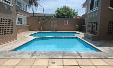 Departamento amueblado en planta baja de 3 recámaras en Col. Villa Rica. A una cuadra de Vía Muerta