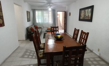 Departamento amueblado en planta baja de 3 recámaras en Col. Villa Rica. A una cuadra de Vía Muerta