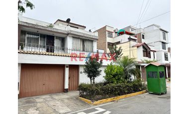 Casa De Pisos Mas Azotea En Calle Los Tumbos, Urb. Matelli