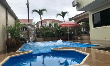 Venta de casa en la Urbanización Estancias del Río en la Vía Samborondón.