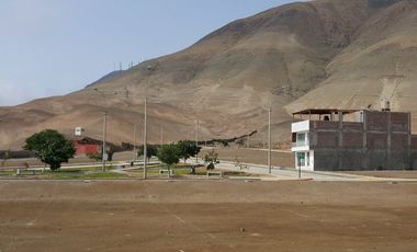 Venta de 2 lotes contiguos para vivienda, en urbanización Lomas de Pucusana, zona segura, con amplios parques, juegos para niños, pórtico de ingresos