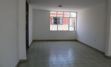 AMPLIO DEPARTAMENTO EN VENTA EN PLENO CENTRO DE PIURA MAS AZOTEA