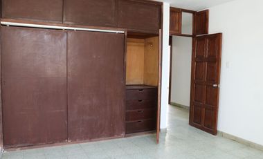 AMPLIO DEPARTAMENTO EN VENTA EN PLENO CENTRO DE PIURA MAS AZOTEA