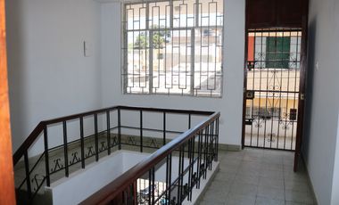 AMPLIO DEPARTAMENTO EN VENTA EN PLENO CENTRO DE PIURA MAS AZOTEA