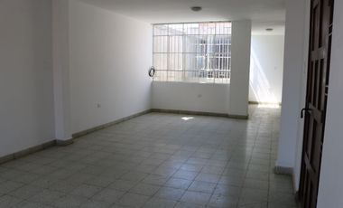 AMPLIO DEPARTAMENTO EN VENTA EN PLENO CENTRO DE PIURA MAS AZOTEA