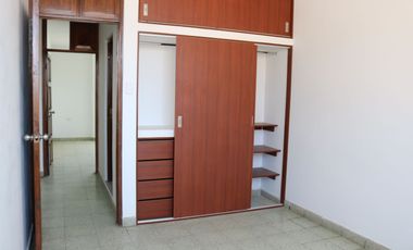 AMPLIO DEPARTAMENTO EN VENTA EN PLENO CENTRO DE PIURA MAS AZOTEA
