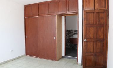 AMPLIO DEPARTAMENTO EN VENTA EN PLENO CENTRO DE PIURA MAS AZOTEA