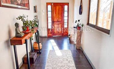 Se vende Hermosa parcela con casa en  condominio en sector Alhue, Curacaví.