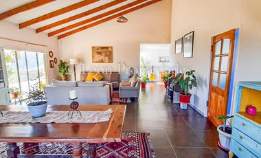 Se vende Hermosa parcela con casa en  condominio en sector Alhue, Curacaví.