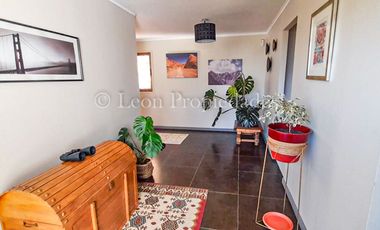 Se vende Hermosa parcela con casa en  condominio en sector Alhue, Curacaví.