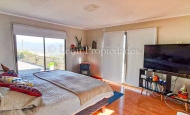 Se vende Hermosa parcela con casa en  condominio en sector Alhue, Curacaví.