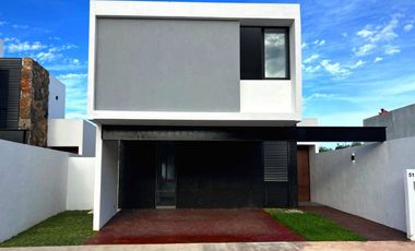 Casa en venta MOD. Bambú. 3 recamaras, piscina, garage techado, en privada residencial con amenidades.